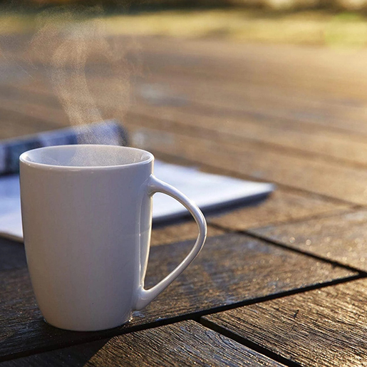 Nybrygget kaffe på terrassen